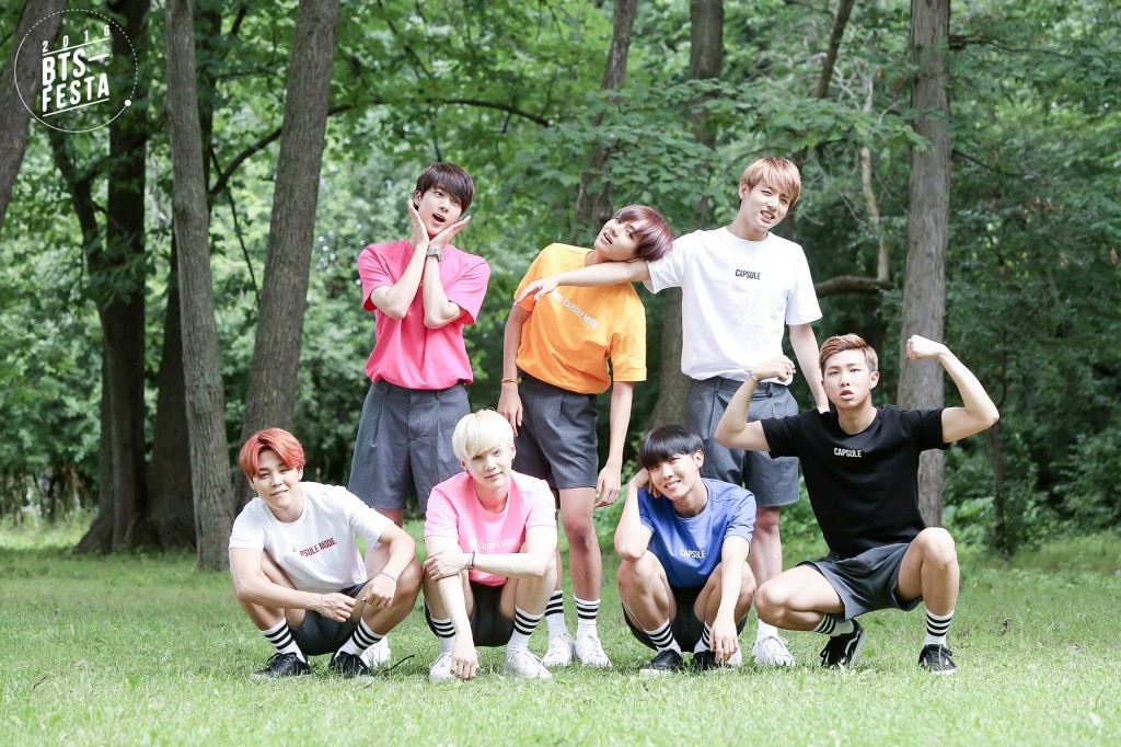 BTS-FESTA-2016-BTS-3rd-Anniversary-Real-Family-Picture-3