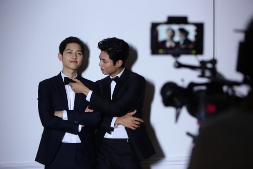 Song-Joong-Ki-Park-Bo-Gum-Dominos-4