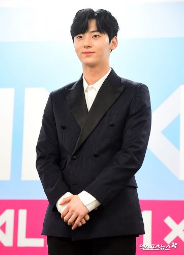 hwang-min-hyun-wanna-one-xpn